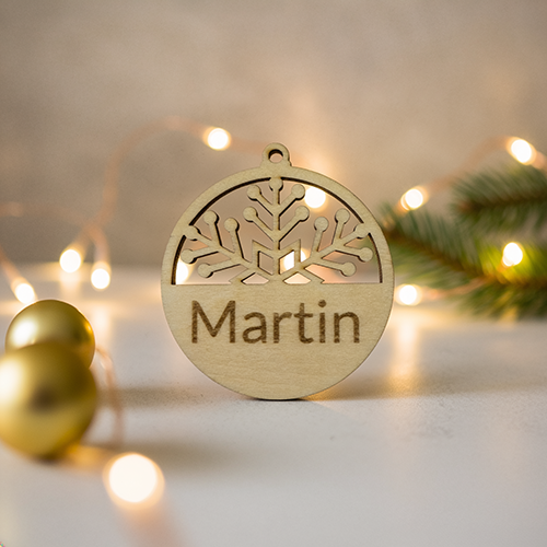 Weihnachtsanhänger aus Holz – Schneeflocke mit Wunschgravur